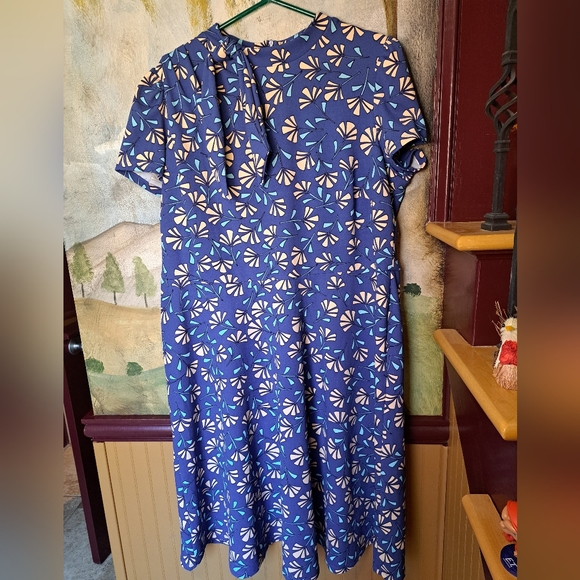 Maggy London Size 18W Blue Floral With Neck Tie Cap Sleeve Zip Closure - Picture 2 of 6